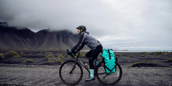 Niezbędnik podróżnika – akcesoria rowerowe przydatne w czasie długich wypraw